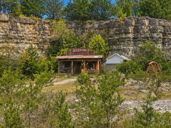 20615 Table Rock Ridge Road, Shell Knob, MO 65747