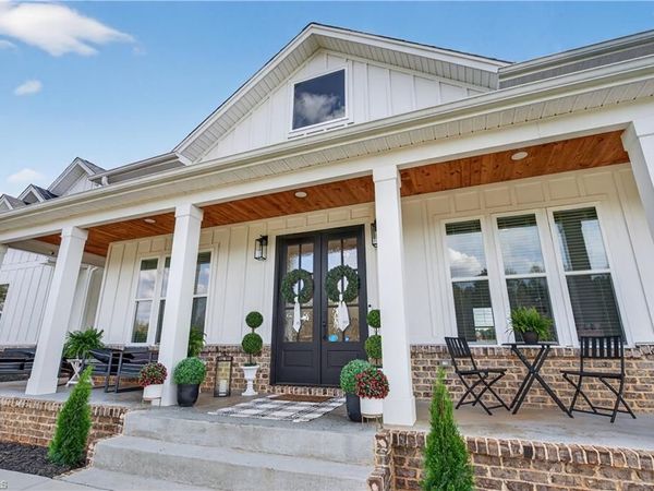 138 Arthur Needham Road , Pilot Mountain, NC 27041