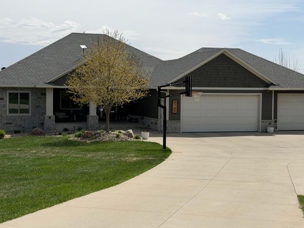 2709 W 90th St, Sioux Falls, SD 57108