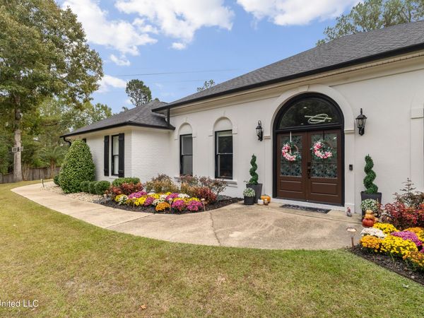 49 Canebrake Boulevard, Hattiesburg, MS 39402