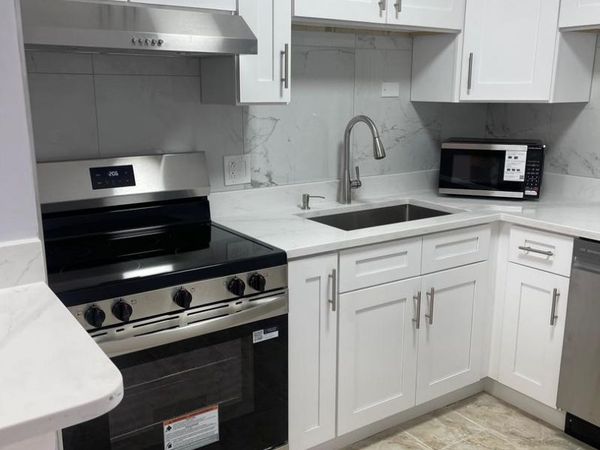 6161 N Hoyne Avenue , Unit 302, Chicago, IL 60659