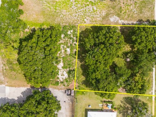 1915 42nd Avenue, Vero Beach, FL 32960