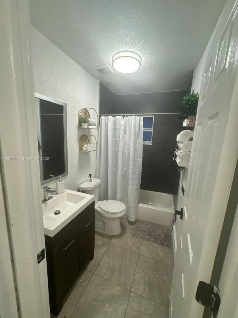 1865 NW 45th St , Unit 1, Miami, FL 33142 Photo