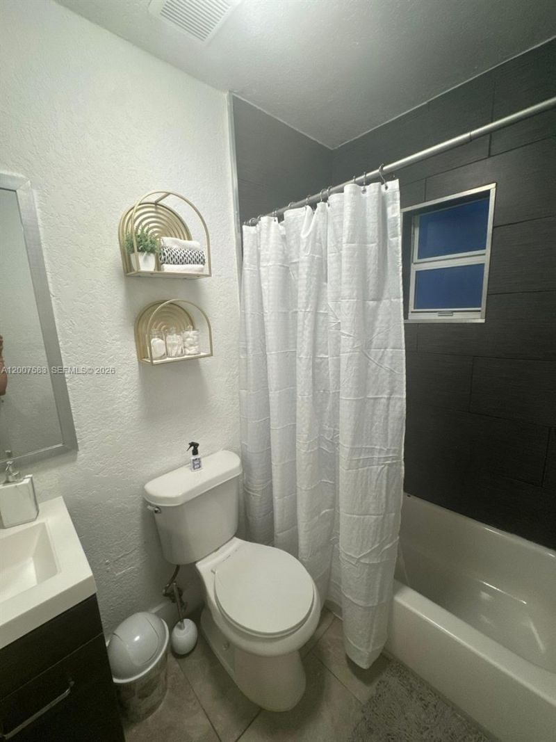 1865 NW 45th St , Unit 1, Miami, FL 33142 Photo