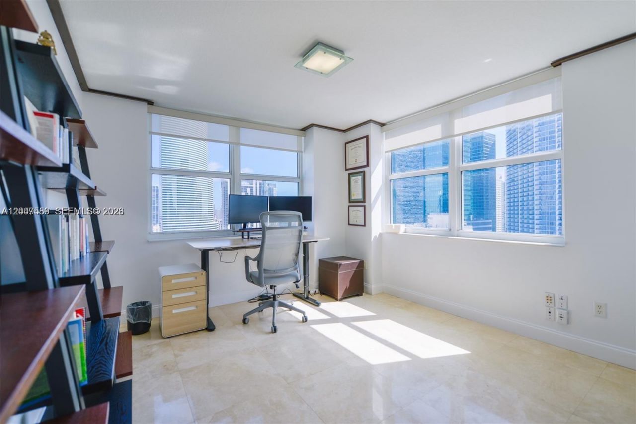 31 SE 5th St , Unit 3002, Miami, FL 33131 Photo
