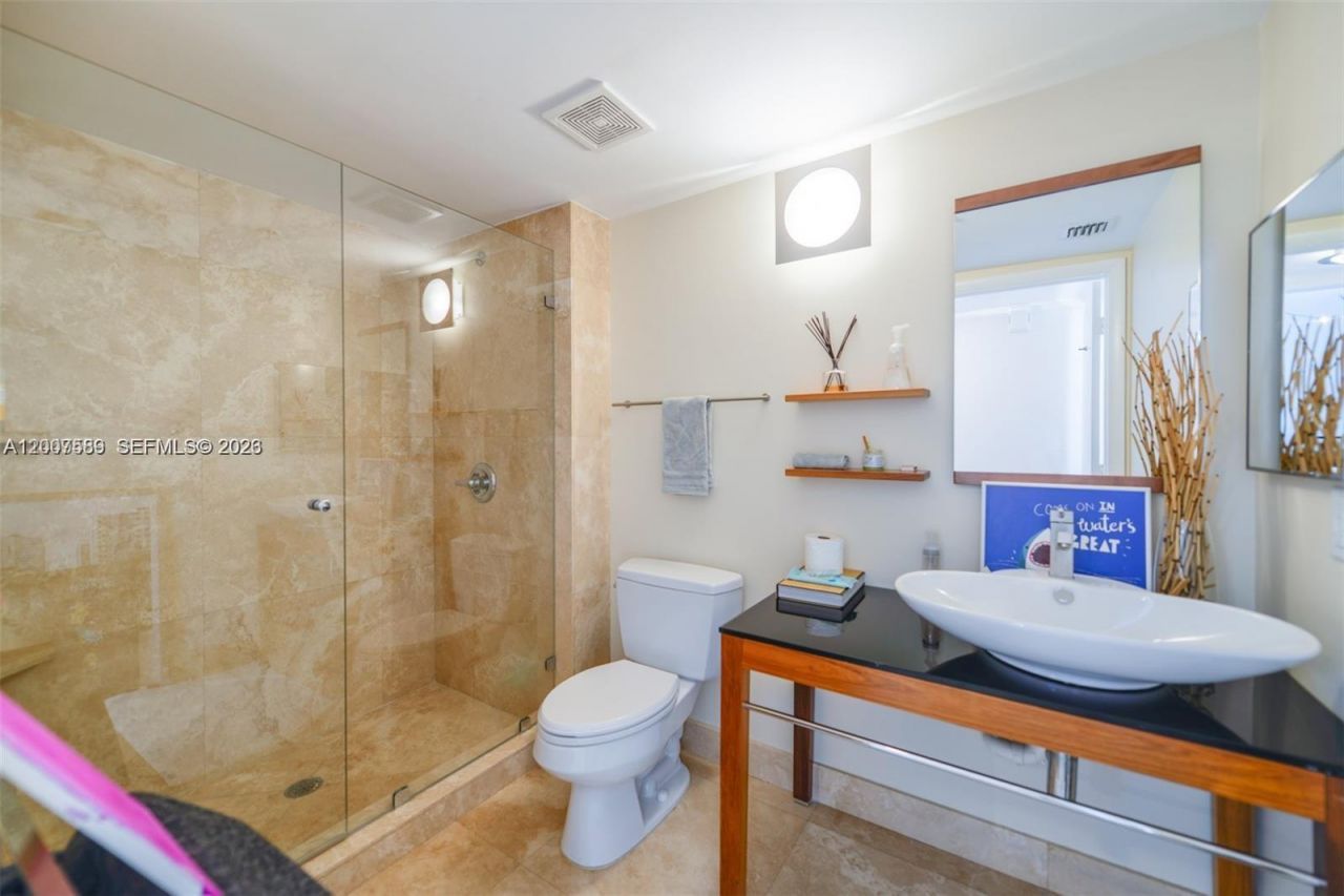 31 SE 5th St , Unit 3002, Miami, FL 33131 Photo