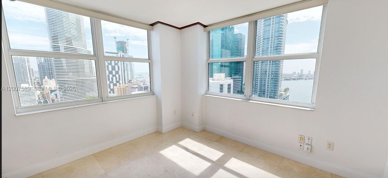 31 SE 5th St, Unit 3002, Miami, FL 33131 Photo