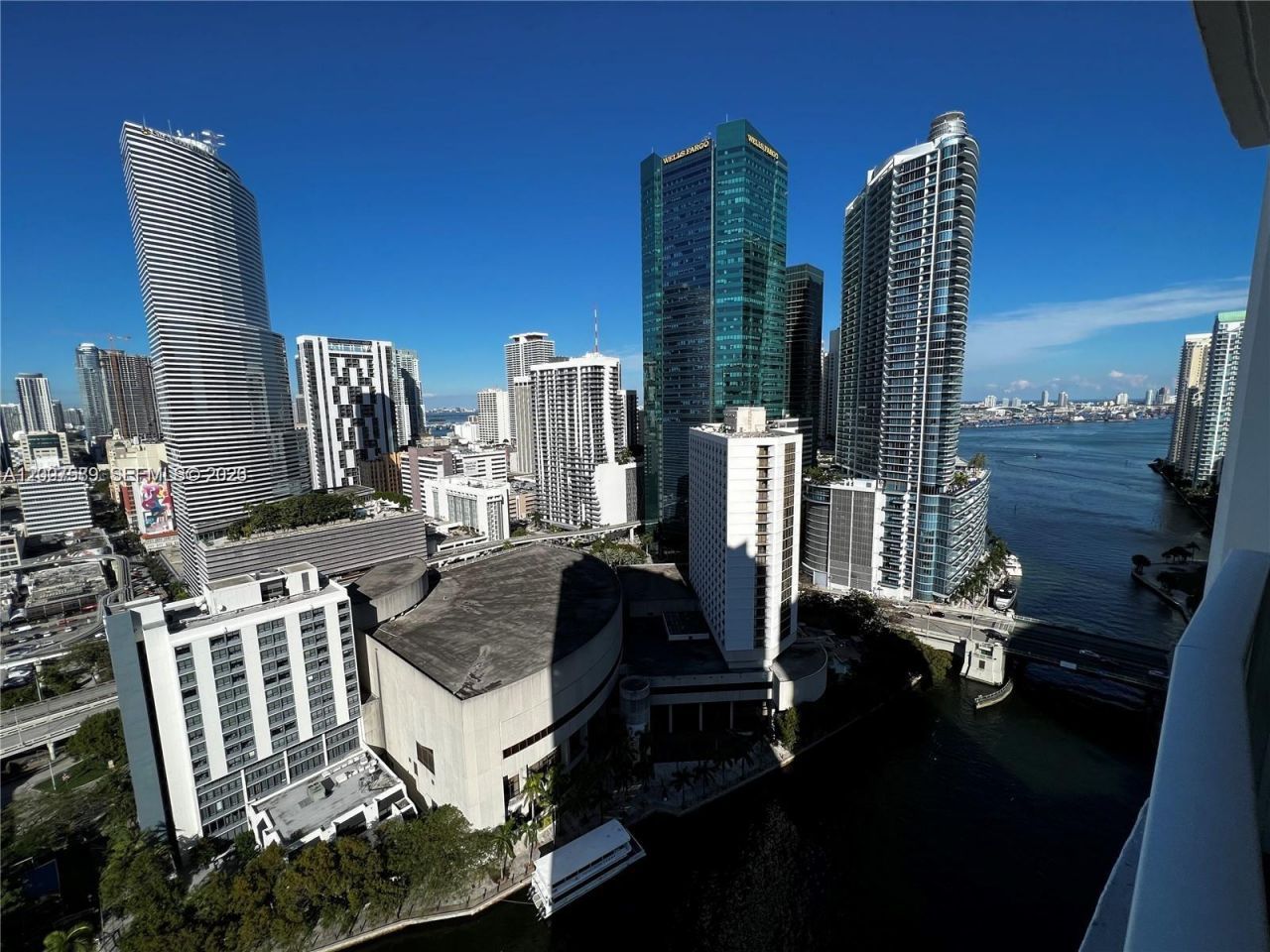 31 SE 5th St , Unit 3002, Miami, FL 33131 Photo