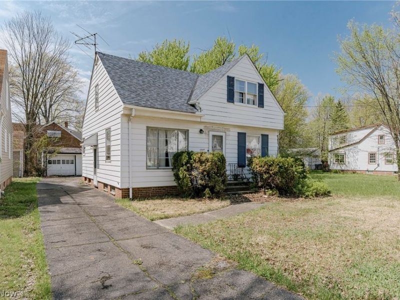 1004 Woodview Road, Cleveland Heights, OH 44121 Photo 2