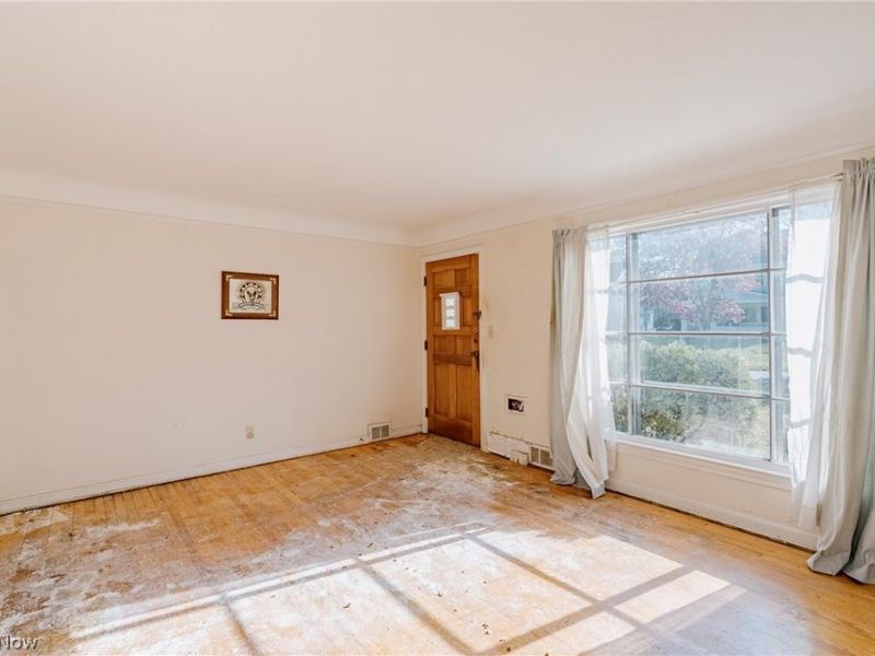 1004 Woodview Road, Cleveland Heights, OH 44121 Photo 4