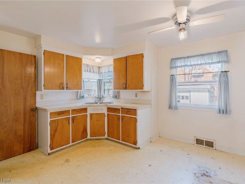 1004 Woodview Road, Cleveland Heights, OH 44121 Photo 6
