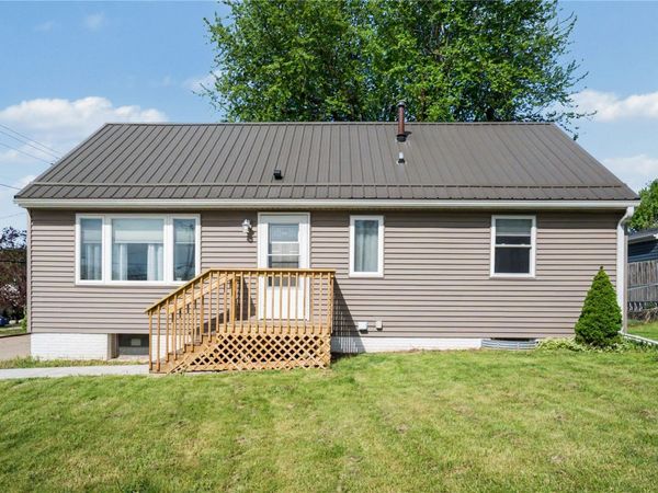 1600 23rd St NW, Cedar Rapids, IA 52405