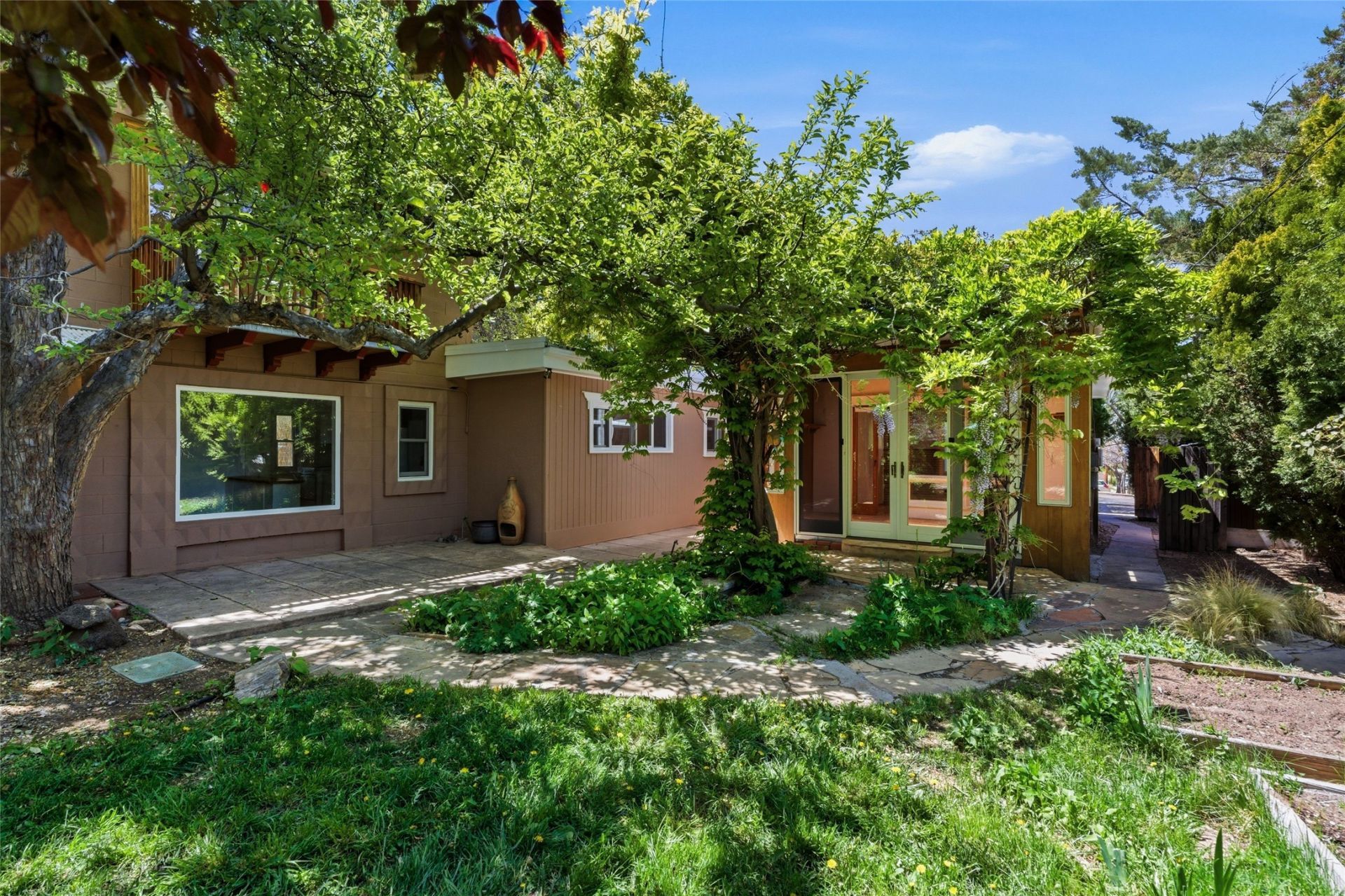 841 Don Diego, Santa Fe, NM 87505 Main Photo