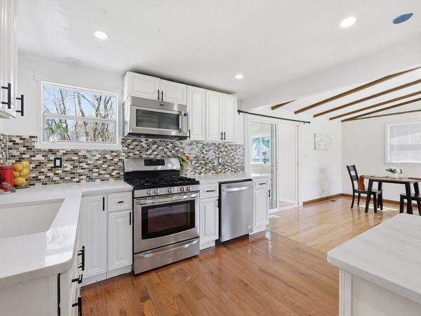 69 Maplehurst Ave, East Longmeadow, MA 01028