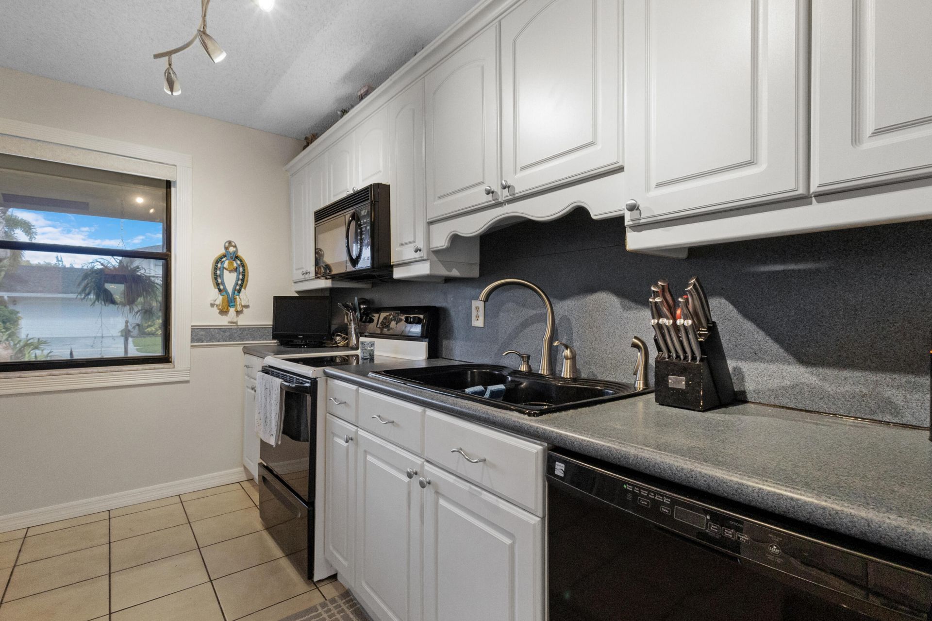 4735 NW 113th Terrace, Sunrise, FL 33323 Photo