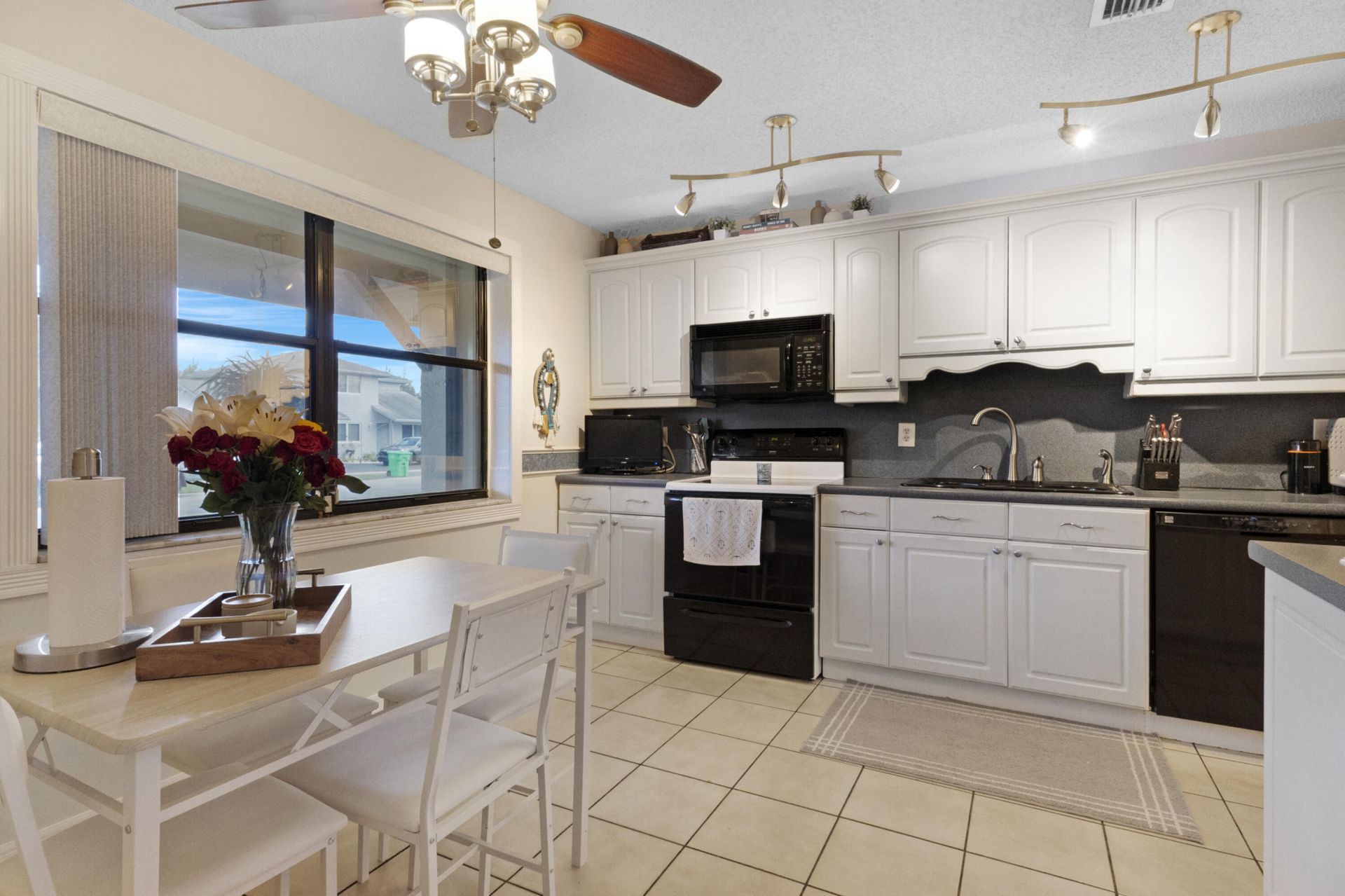 4735 NW 113th Terrace, Sunrise, FL 33323 Photo