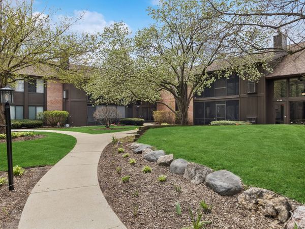 Unit 30, Crystal Lake, IL 60014
