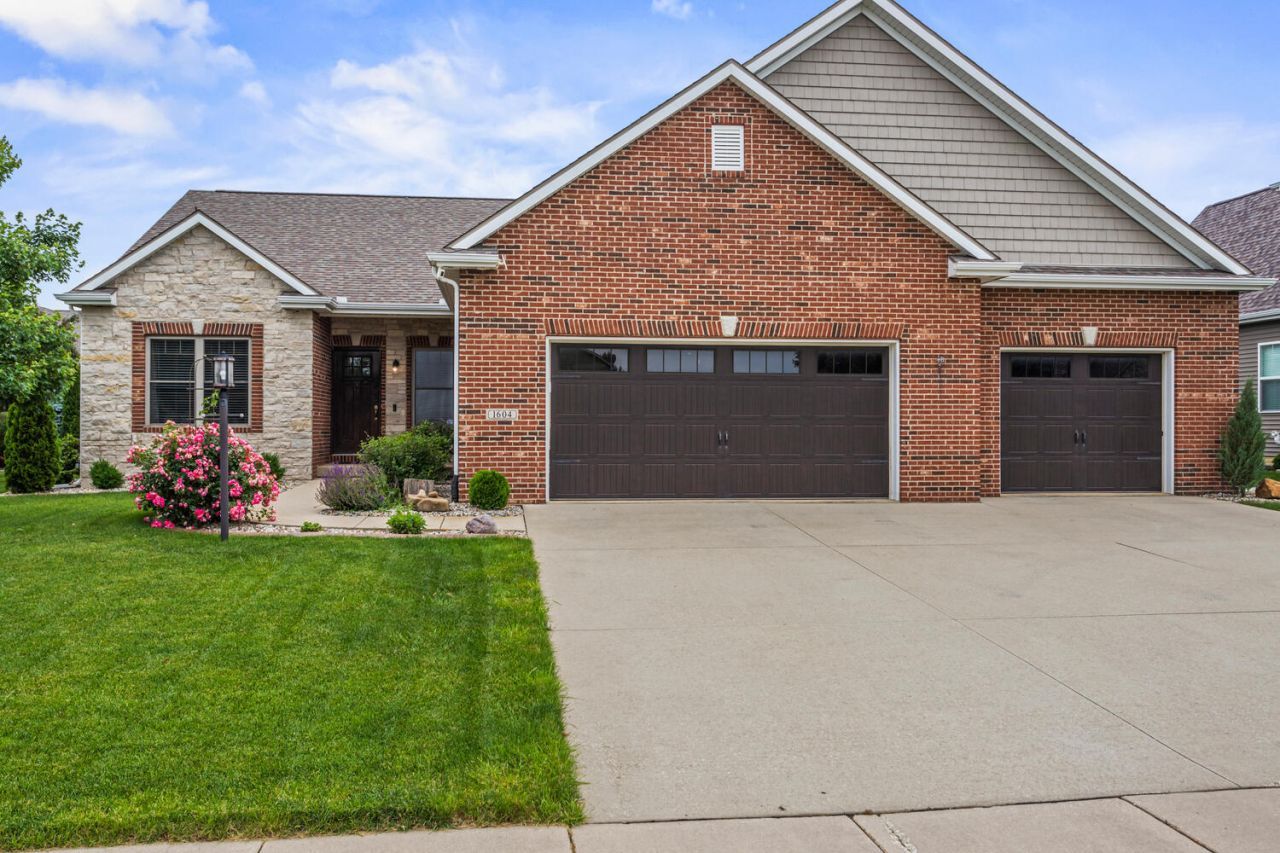 1604 Kassen Avenue , Mahomet, IL 61853