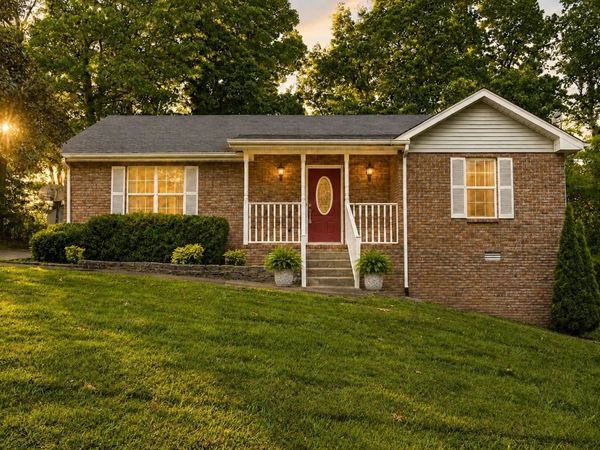 208 Luther Ct, Dickson, TN 37055
