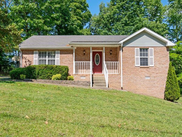 208 Luther Ct, Dickson, TN 37055