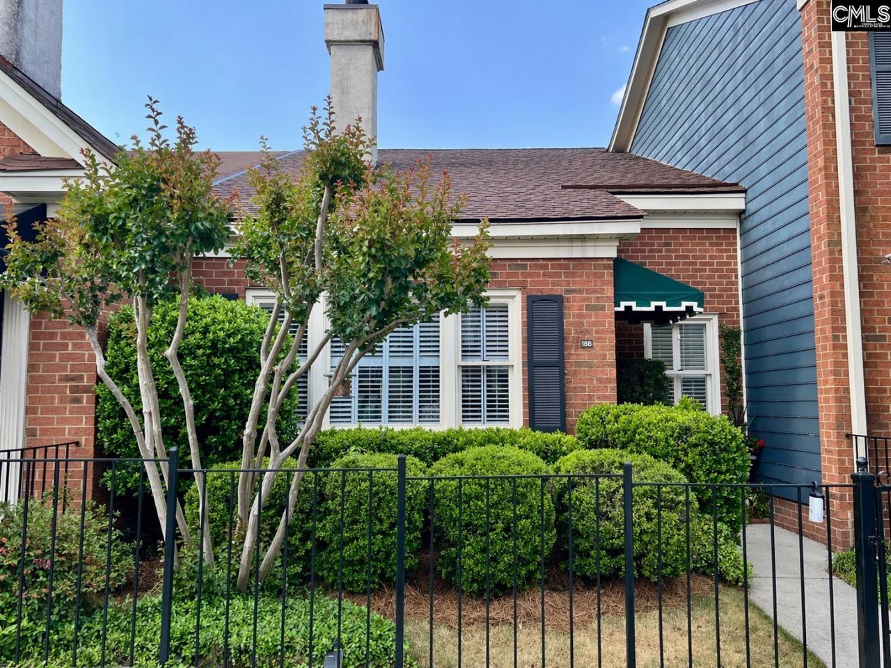 188 Carlyle Circle Photo 1