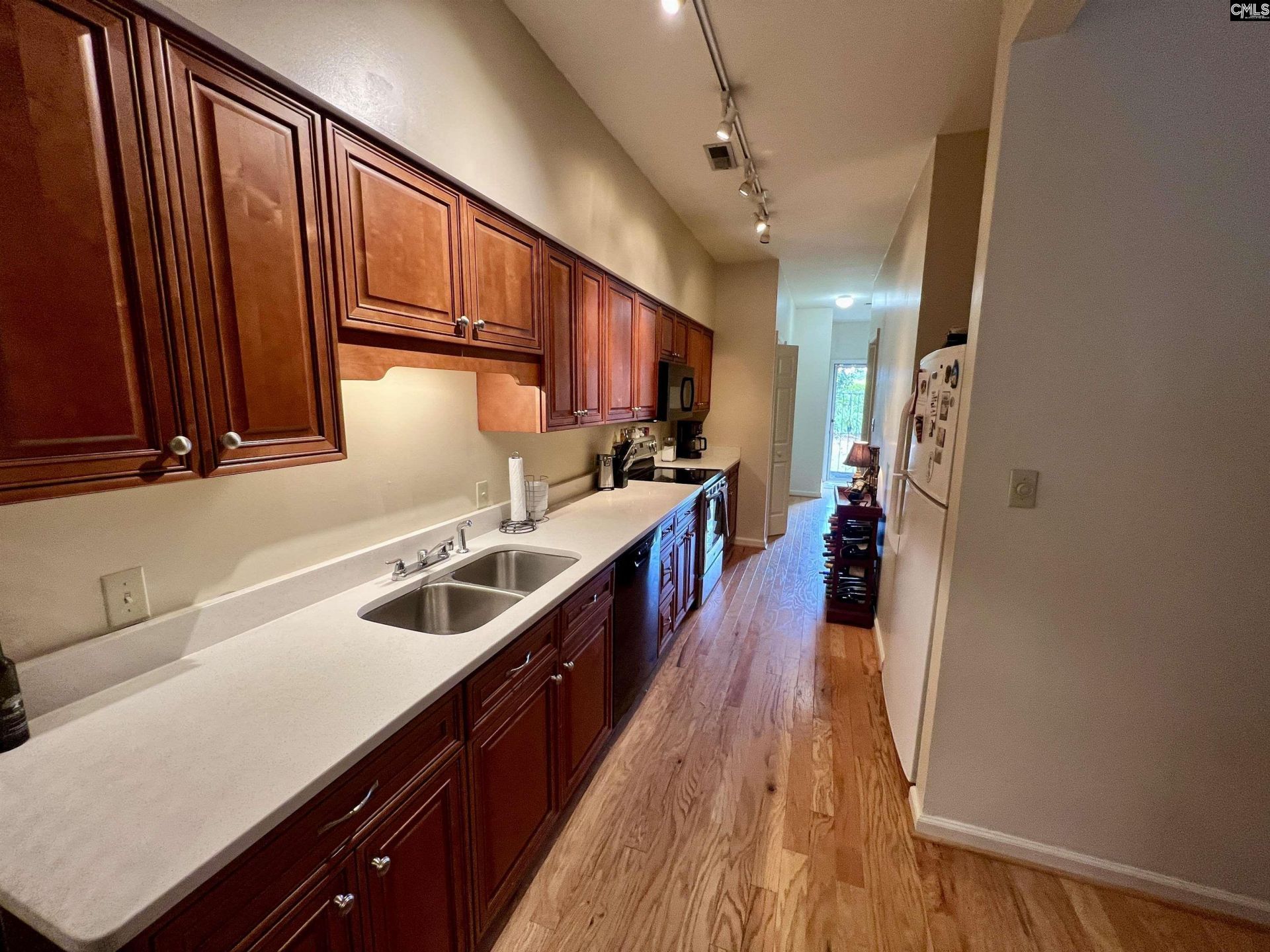 188 Carlyle Circle Photo 7