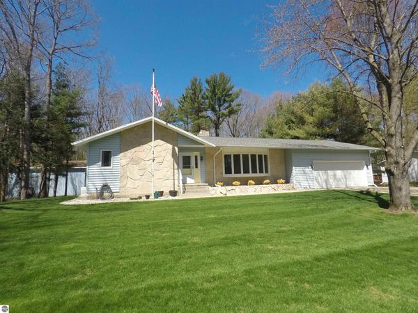 3320 13th Street W, Cadillac, MI 49601