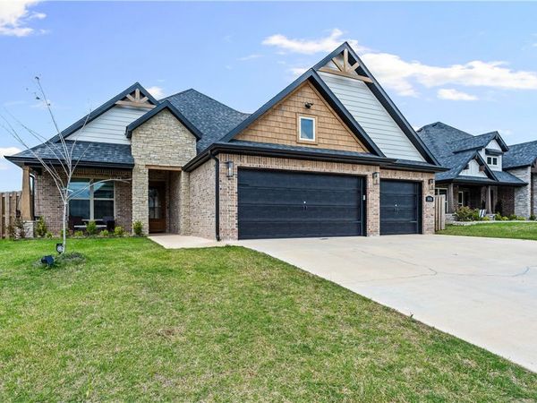 1430 Paragon Drive , Centerton, AR 72719