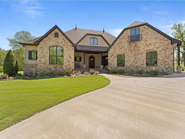 610 Winding Spring Drive, Fayetteville, AR 72703