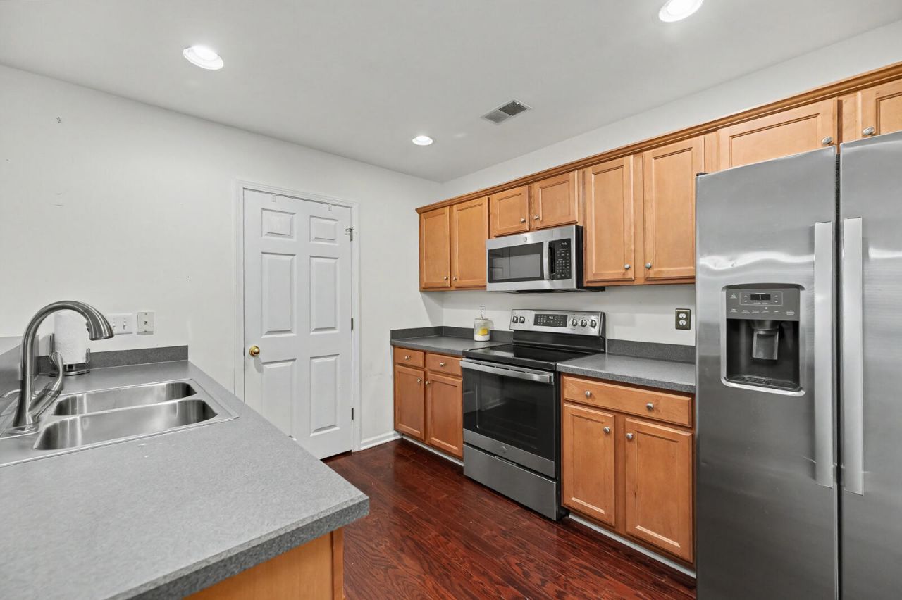 9088 Maple Grove Drive Photo 11