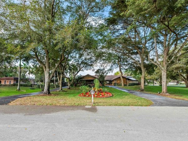 10651 SW 27th St , Davie, FL 33328