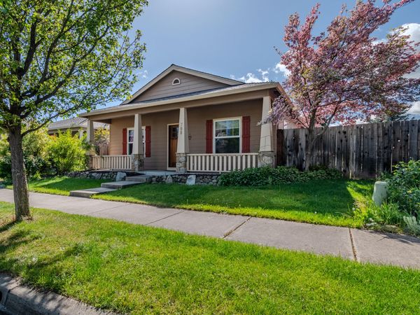 708 Isherwood Drive, Central Point, OR 97502