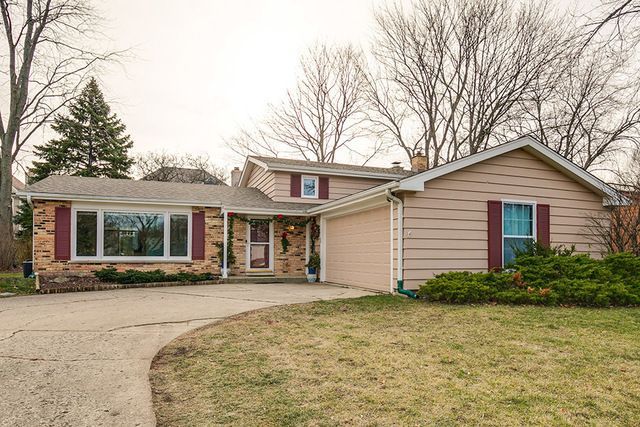 401 Greentree Parkway , Libertyville, IL 60048