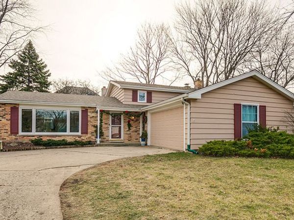 401 Greentree Parkway , Libertyville, IL 60048