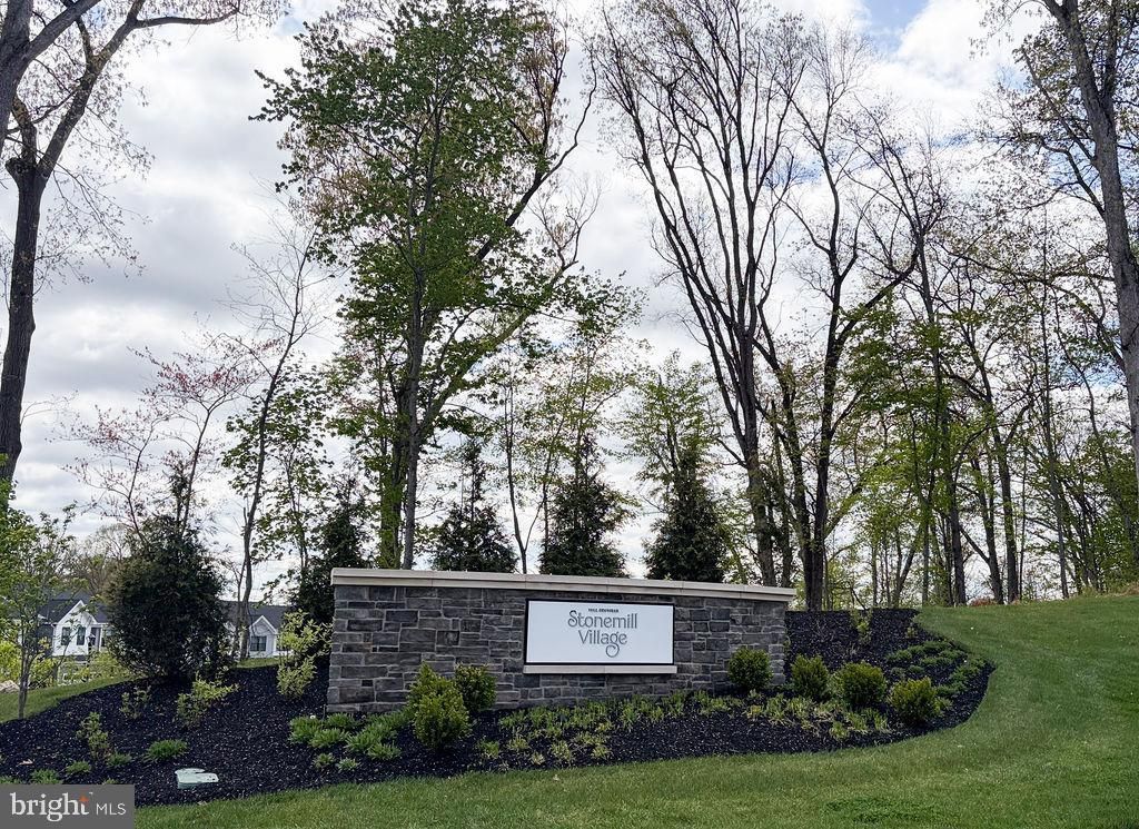 42 Grayson Lane, Downingtown, PA 19335 Main Photo