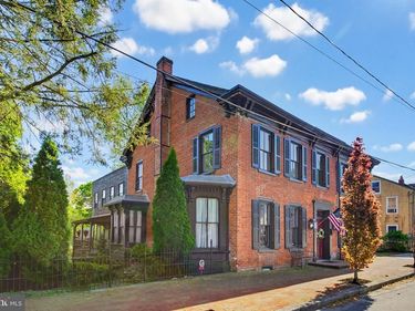 225 W MARKET STREET, MARIETTA, PA 17547