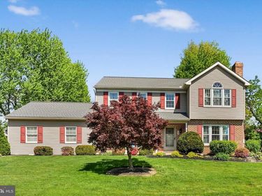 30 EDGEWOOD DRIVE, LITITZ, PA 17543