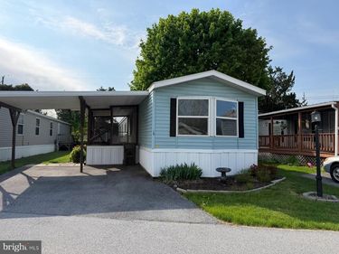 10 S GREEN ACRES CIRCLE, AKRON, PA 17501