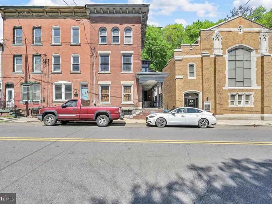 914 W Market Street, Pottsville, PA 17901 Main Photo
