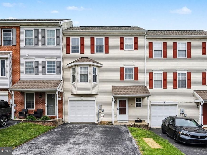 208 Country Ridge Drive, Red Lion, PA 17356 Main Photo