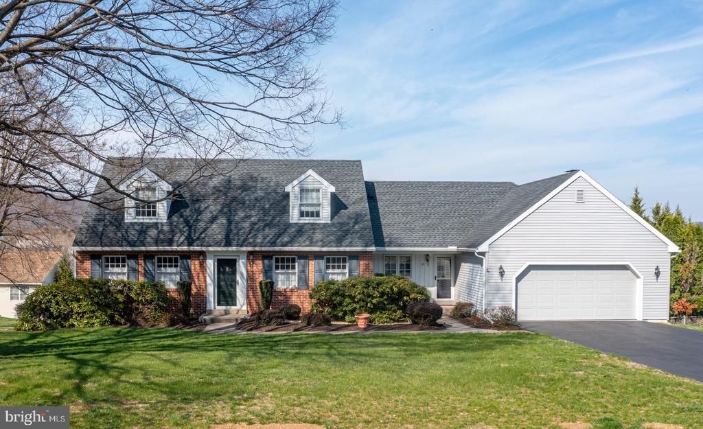 31 Estates Drive, Reading, PA 19606 Main Photo