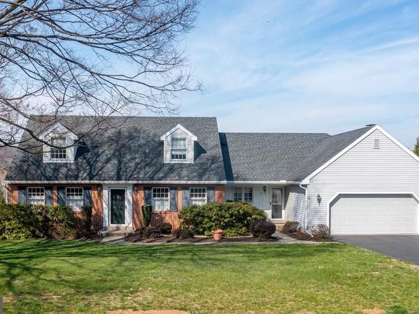 31 ESTATES DRIVE, READING, PA 19606