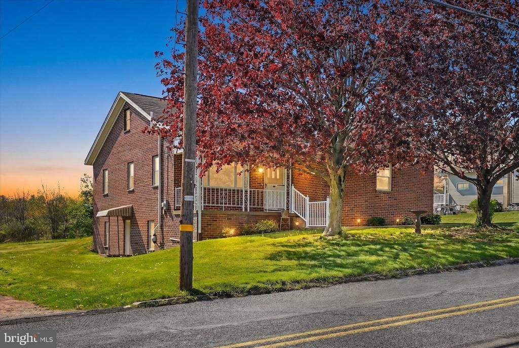 305 S GOOD SPRING ROAD, HEGINS, PA 17938
