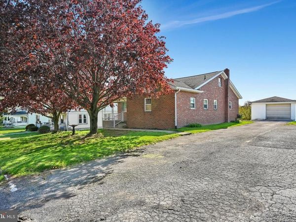 305 S GOOD SPRING ROAD, HEGINS, PA 17938