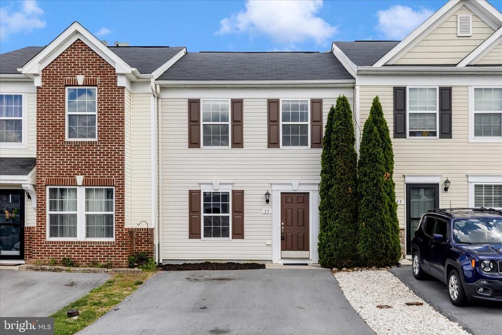 35 Fast View Drive, Martinsburg, WV 25404 Main Photo