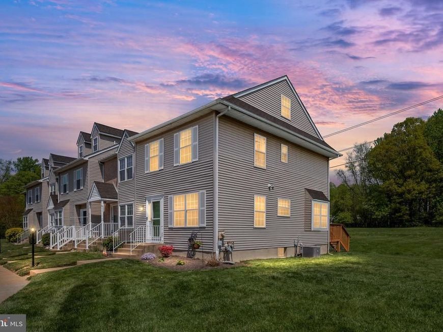 88 Louis James Ct, Aston, PA 19014 Main Photo