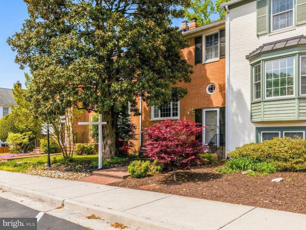 8240 Taunton Place , Springfield, VA 22152 Main Photo