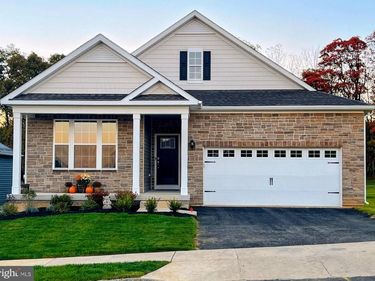 1490 DRESDEN DRIVE, BREINIGSVILLE, PA 18031