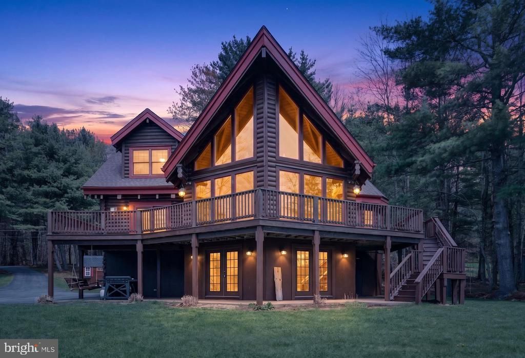 106 LAKE ROAD N, MONTROSE, PA 18801