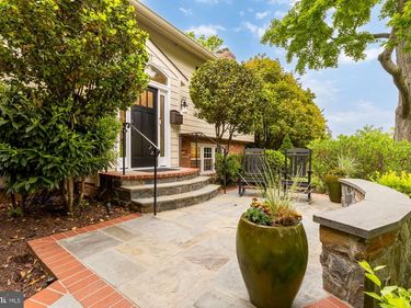 2801 S JOYCE STREET, ARLINGTON, VA 22202